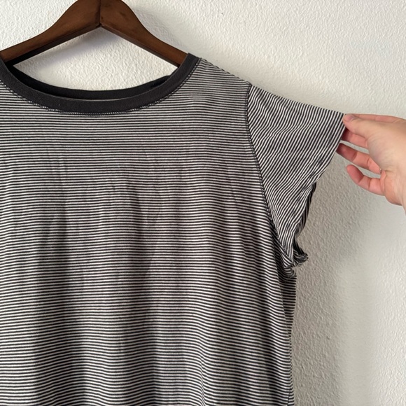 Universal Threads Hematite Stripe Tee Shirt Top XL Nautical Preppy Casual - Picture 3 of 9